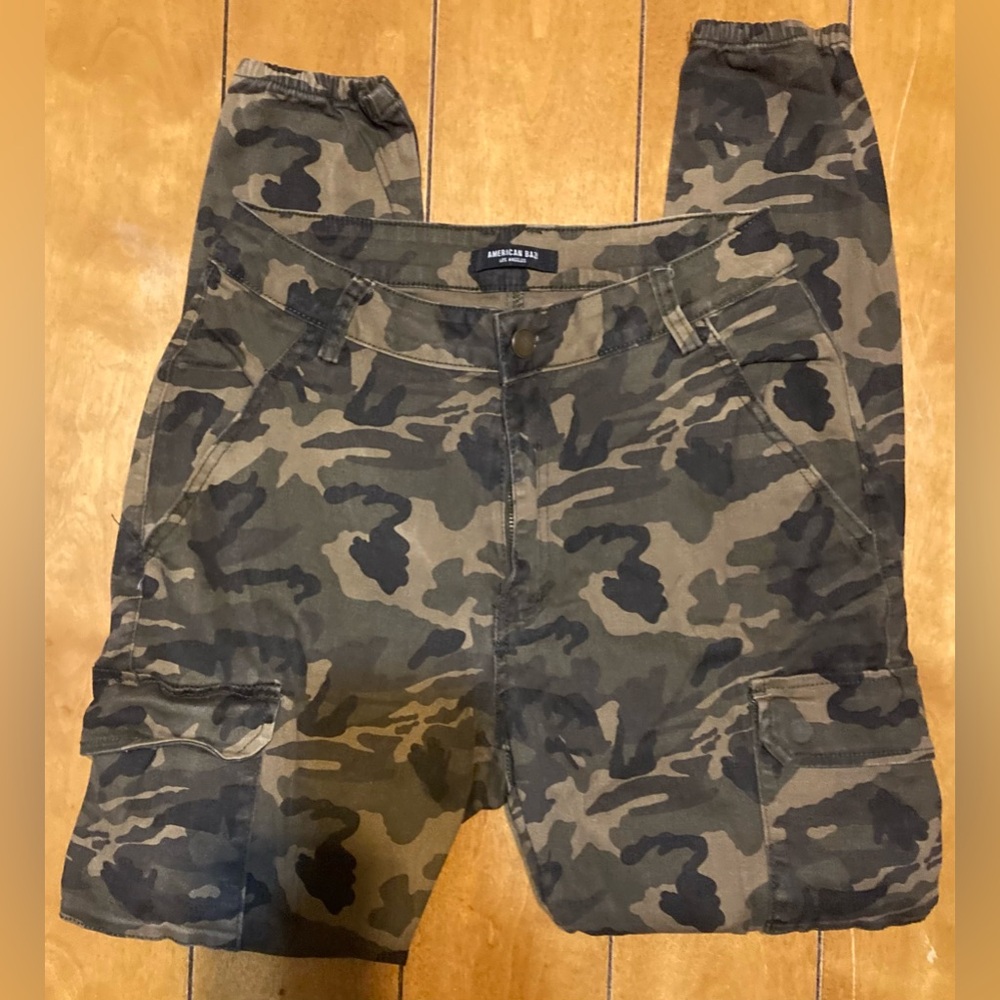 Juniors Size Large American Bazi Camo Cargo Pants